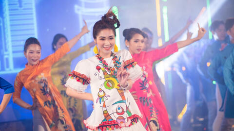 Chân dung nữ ca sĩ lọt top 10 Gương mặt trẻ Việt Nam tiêu biểu từng gây sốt với "Xẩm Hà Nội"