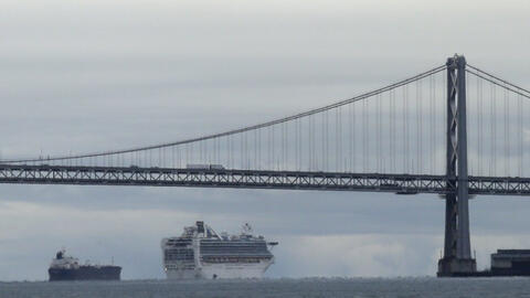 Châu Âu và Mỹ phong toả vì Covid-19, hàng loạt tàu du lịch mắc kẹt giữa đại dương