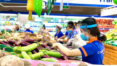 Sức mua tại siêu thị tăng mạnh, đơn hàng tắc nghẽn