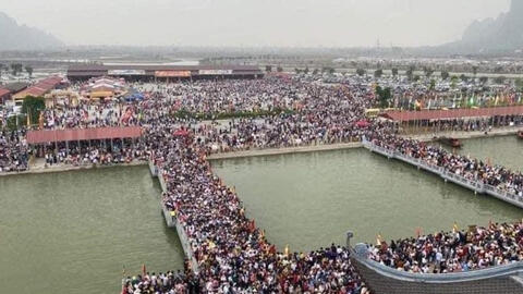 Hà Nam làm việc với chùa Tam Chúc về biển người chen chúc ở bến thuyền