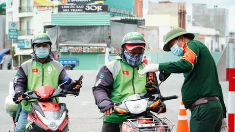 Shipper ở TP.HCM không thuộc diện được công an cấp giấy đi đường