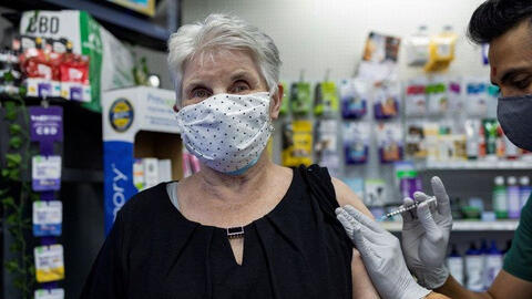 Mỹ tiêm mũi vaccine tăng cường bằng nửa liều vaccine Moderna