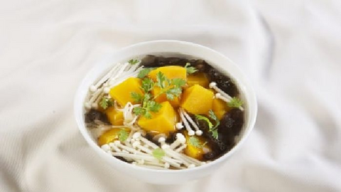 Món ngon mỗi ngày: Canh sườn bí đỏ rong biển