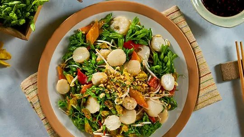 Món ngon mỗi ngày: Cồi sò điệp xào bông thiên lý