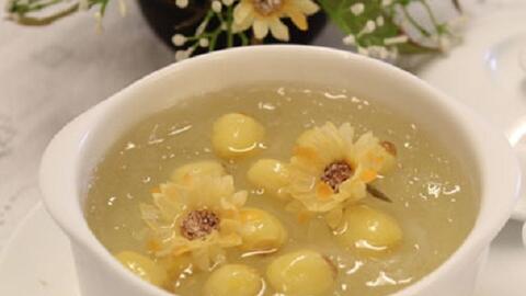 Cách nấu chè nha đam hạt sen thơm mát