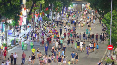 Phố đi bộ Hồ Gươm hoạt động trở lại từ 15/5