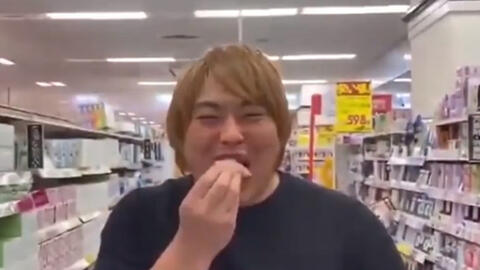 YouTuber Nhật Bản mắc Covid-19 bị bắt vì ăn lén sashimi ở siêu thị