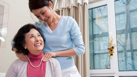 Mẹ chồng ở nhà 10 năm không đóng góp, bà vừa qua đời thì nàng dâu nhận được thông báo từ ngân hàng