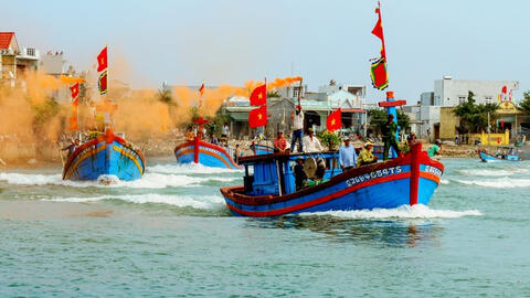 Đầu năm ra khơi