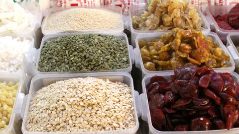 Thị trường nguyên liệu bánh trung thu ở Sài Gòn bắt đầu nhộn nhịp