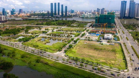 Chuyên gia nói gì về việc doanh nghiệp liên tiếp bỏ cọc sau đấu giá đất Thủ Thiêm?