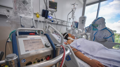 Bộ Y tế khẩn cấp thiết lập 3.000 giường hồi sức tích cực tại TP.HCM