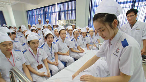 Yêu cầu làm rõ vụ học phí trường Y tới 70 triệu/năm