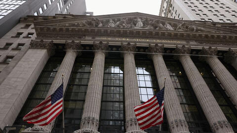 Dow Jones tương lai giảm hơn 300 điểm khi các lệnh trừng phạt giáng xuống Nga