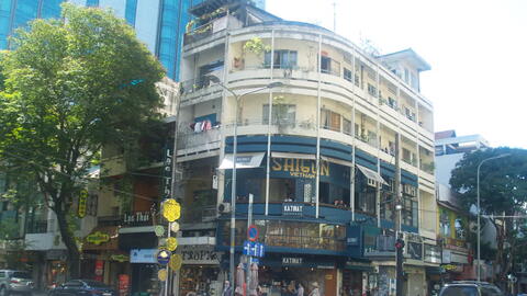 Con đường sầm uất nhất Sài Gòn đìu hiu vì dịch virus corona