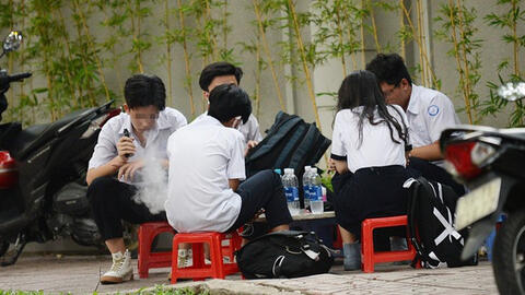 Số học sinh dùng thuốc lá điện tử ngày càng gia tăng
