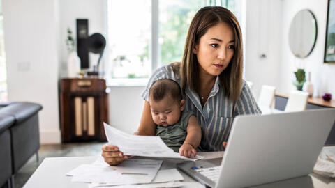 Tâm sự của bà mẹ có con nhỏ đi làm được ngàn vạn người đồng cảm: "Đừng vội phán xét khi tôi đứng dậy ra về từ 5h chiều"