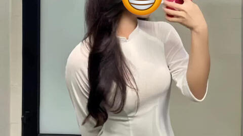 Bức ảnh nữ sinh mặc áo dài gây sốt mạng: Tưởng ai, hoá ra là cô bé từng khiến khán giả xem TV cười ngất vài năm trước