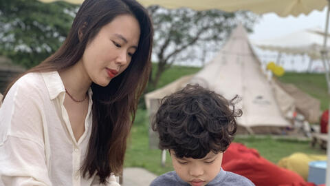 Cô giáo dạy IELTS mở dự án tái chế đồ cũ cho trẻ