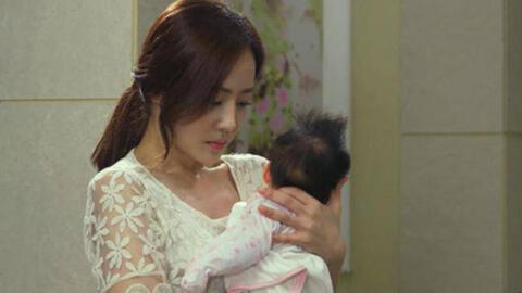 Ly hôn 7 tháng thì vợ cũ sinh con, người đàn ông vui mừng đến nhận và chết lặng vì sự thật sau đó