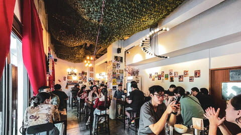 Ăn trưa tại nhà hàng Nga-Ukraina duy nhất ở Singapore