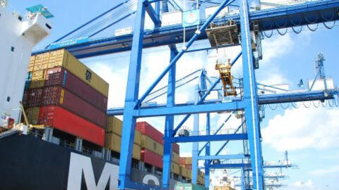 Hàng hóa nhập khẩu qua các cảng của TP.HCM tăng mạnh