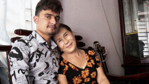 Chuyện tình cổ tích của chàng trai ngoại quốc với người yêu lớn hơn 40 tuổi