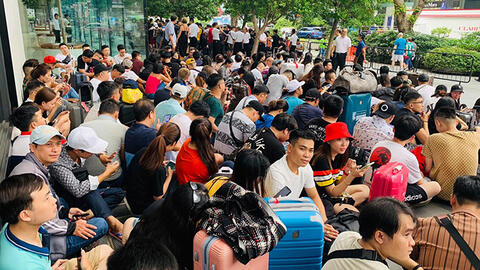 Người Việt xếp hàng chờ mua iPhone 11 để làm gì?