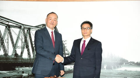 "Lần đầu tiên sau 2 năm tôi tự tin bỏ khẩu trang khi giao tiếp tại Việt Nam"