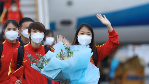 Đội tuyển bóng đá nữ Việt Nam về tới Hà Nội