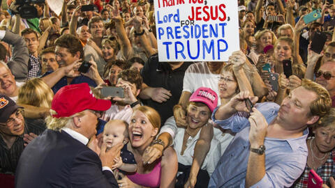 Tổng thống Trump mất lợi thế vào tay đối thủ trong cuộc tranh cử sau hàng loạt lùm xùm