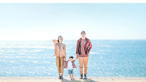 Bộ ảnh du lịch "Hành trình nhuộm da" của gia đình trẻ thu hút cư dân mạng