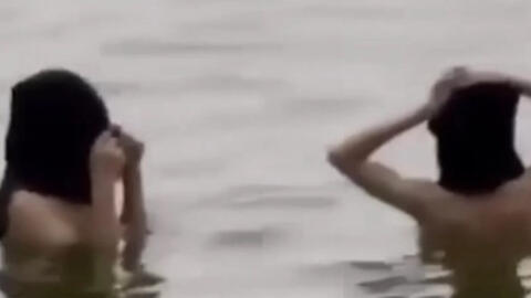 2 người 'tắm tiên' ở Hồ Gươm là nam giới