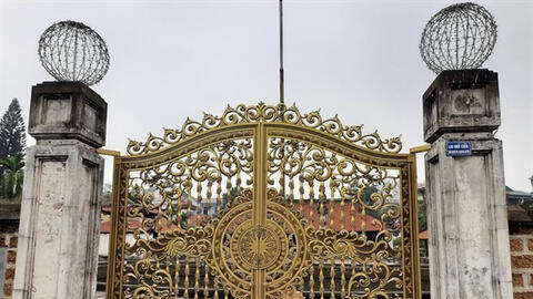 Cổng di tích quốc gia đặc biệt đình Tây Đằng có hoa văn không ăn nhập kiến trúc di tích