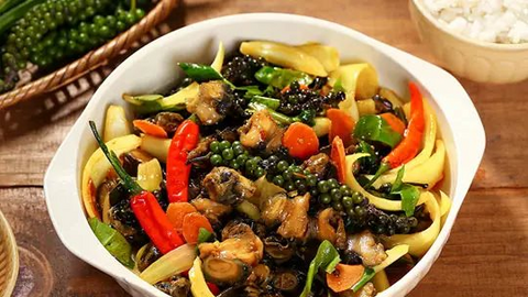 Món ngon mỗi ngày: Ốc bươu xào tiêu xanh