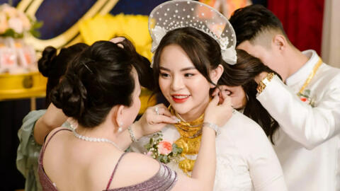 Cô dâu chú rể miền Tây nhận của hồi môn 25 lượng vàng, nhà 18 tỷ đồng cùng đất, ô tô, tiền mặt
