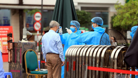 Hãng tin Reuters: Việt Nam đang rất cố gắng cứu sống bệnh nhân phi công người Anh