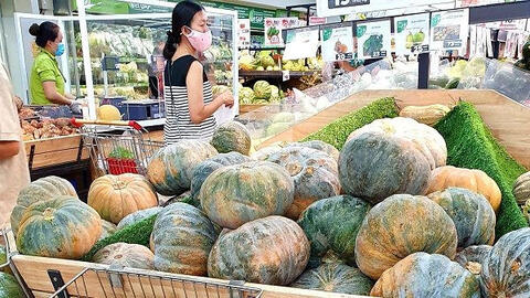 Thị trường thực phẩm 17/4: Bí đỏ rớt giá còn 3.000-5.000 đồng/kg