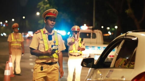 Xe kinh doanh phải đổi sang biển màu vàng, bao gồm cả taxi công nghệ