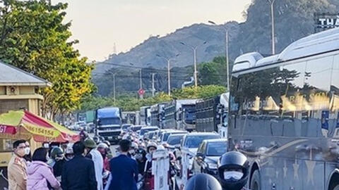 Quy định kiểm soát người về quê ăn Tết của các tỉnh một kiểu làm khó lao động xa quê