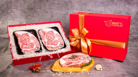 Cá hồi, chân gà Đông Tảo, thịt bò Wagyu Nhật Bản vào giỏ quà Tết