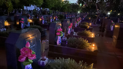 Tri ân các anh hùng liệt sĩ tại nghĩa trang Mai Dịch