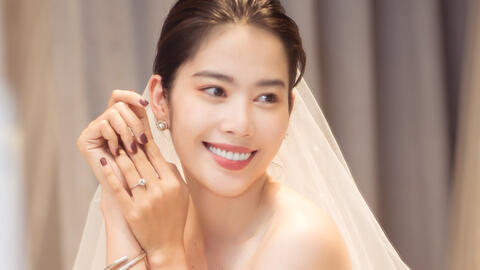 Nam Em khoe cận cảnh chiếc nhẫn cỡ "khủng" ở ngón áp út giữa tin đồn chuẩn bị lấy chồng