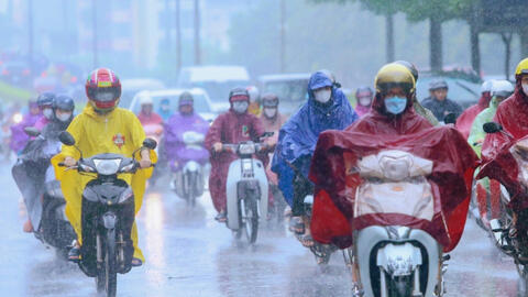 Bắc Bộ mưa trở lại, miền Trung nắng nóng gay gắt