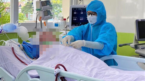 Bệnh nhân 91 tiếp tục hồi phục kỳ diệu, có thể ngồi dậy và tự viết vào bảng