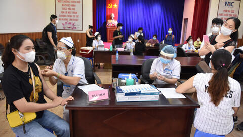 "Cố gắng hoàn thành mục tiêu 70% dân số được tiêm chủng trong 6 tháng đầu năm 2022"