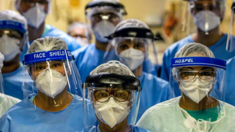 Số ca nhiễm COVID-19 trên thế giới tăng kỷ lục, WHO ngừng thử nghiệm thuốc