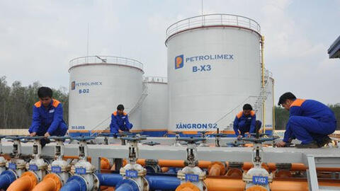 Số liệu cho thấy nguồn xăng dầu nhập khẩu giảm mạnh