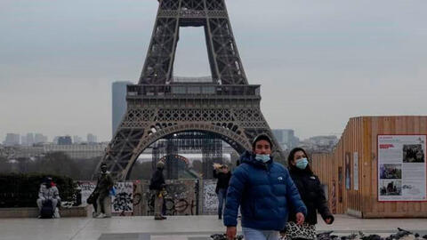 Lần đầu tiên Pháp ghi nhận ​​hơn 100.000 ca nhiễm COVID-19 trong một ngày