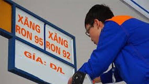 Giá xăng được dự báo tăng mạnh vào ngày mai